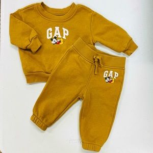 Gap x Disney Mickey Mouse 2 Piece Set Boys 6-12M Girls Sweatsuit Acorn Brown